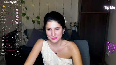 Snapshot of alianna_solo_kiss chatting on 01.11.25 Alianna online show from 01.11.25