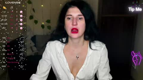 Snapshot of alianna_solo_kiss chatting on 01.13.25 Alianna online show from 01.13.25