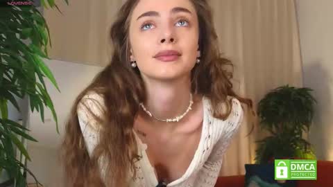 Snapshot of alicat_ chatting on 09.30.25 Alicia online show from 09.30.25