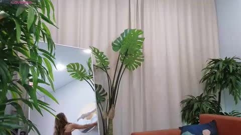 Snapshot of alicat_ chatting on 11.05.25 Alicia online show from 11.05.25