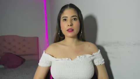 Snapshot of alice_cespedes chatting on 03.11.25 alice_cespedes online show from 03.11.25