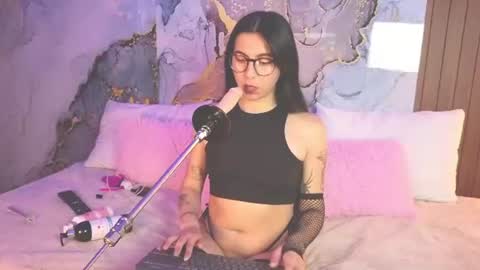 Snapshot of alice_cute77 chatting on 06.21.26 Mey online show from 06.21.26