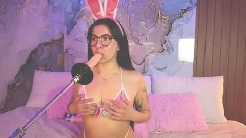 Snapshot of alice_cute77 chatting on 06.22.26 Mey online show from 06.22.26