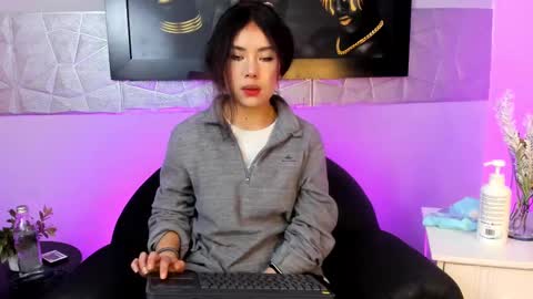  Alice Evans online show from 01.09.25