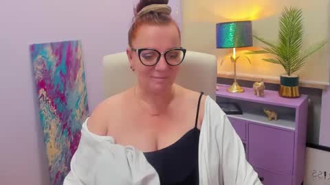 Snapshot of alice_extasy chatting on 12.19.24 Alice online show from 12.19.24