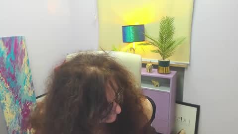 Snapshot of alice_extasy chatting on 01.28.25 Alice online show from 01.28.25