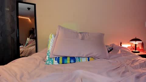 Snapshot of alice_fiend chatting on 12.19.24 Alice  online show from 12.19.24