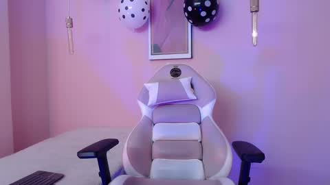 Snapshot of alice_in_hornyland_ chatting on 10.06.25 alice_in_hornyland_ online show from 10.06.25