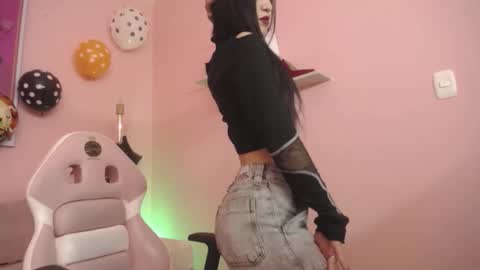 Snapshot of alice_in_hornyland_ chatting on 10.18.25 alice_in_hornyland_ online show from 10.18.25