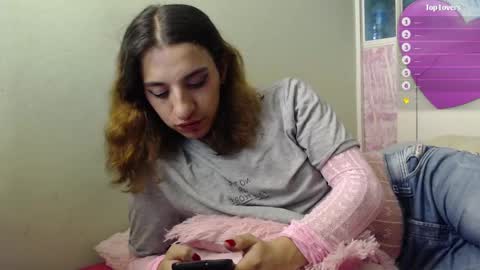 Snapshot of alice_magnus chatting on 01.06.25 alice online show from 01.06.25