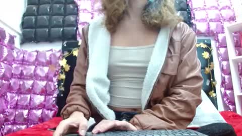 Snapshot of alice_magnus chatting on 09.14.25 alice online show from 09.14.25