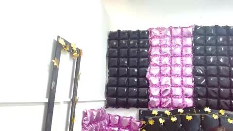 Snapshot of alice_magnus chatting on 09.24.25 alice online show from 09.24.25