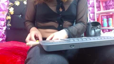 Snapshot of alice_magnus chatting on 10.14.25 alice online show from 10.14.25