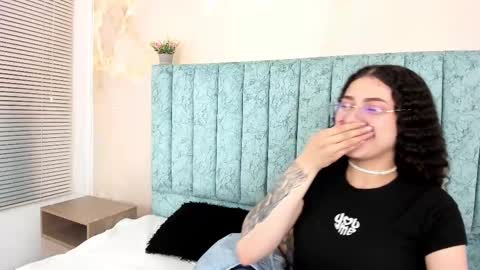 Snapshot of alice_martinez_ chatting on 02.11.25 alice and amber online show from 02.11.25