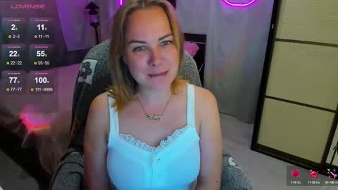 Snapshot of alice_sex_intellect chatting on 09.27.25 Alice online show from 09.27.25
