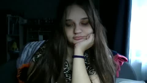 Snapshot of alice_shy14 chatting on 10.23.25 Cristal online show from 10.23.25