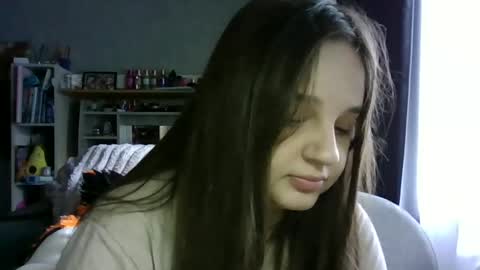 Snapshot of alice_shy14 chatting on 10.25.25 Cristal online show from 10.25.25