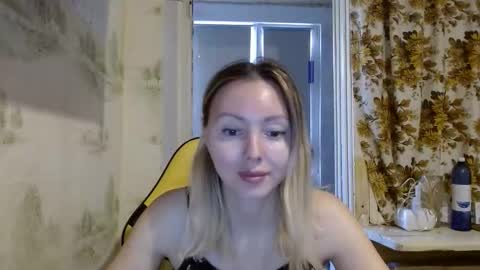 Snapshot of alice_smiles chatting on 04.06.26 Alice smiles online show from 04.06.26