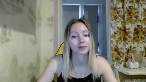 Snapshot of alice_smiles chatting on 04.07.26 Alice smiles online show from 04.07.26
