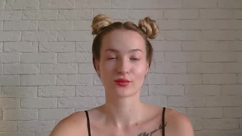 Snapshot of alice_sweet_01 chatting on 09.09.25 Alice online show from 09.09.25