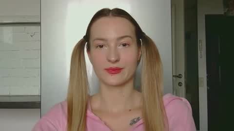 Snapshot of alice_sweet_01 chatting on 09.24.25 Alice online show from 09.24.25