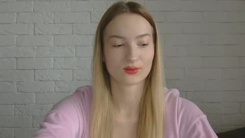 Snapshot of alice_sweet_01 chatting on 10.03.25 Alice online show from 10.03.25