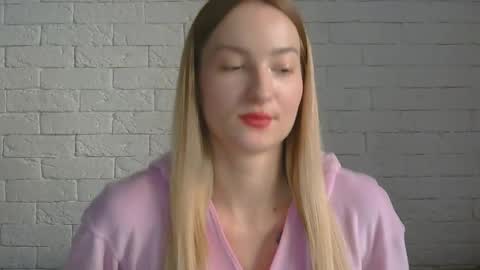 Snapshot of alice_sweet_01 chatting on 10.05.25 Alice online show from 10.05.25