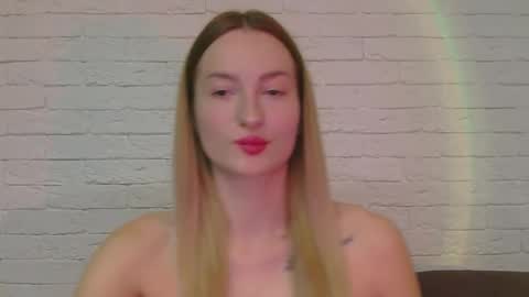 Snapshot of alice_sweet_01 chatting on 10.26.25 Alice online show from 10.26.25