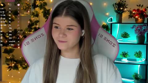 Snapshot of alice_tails chatting on 09.25.25 Alice online show from 09.25.25