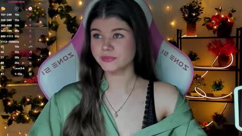 Snapshot of alice_tails chatting on 10.09.25 Alice online show from 10.09.25