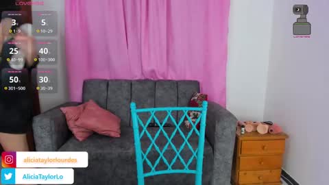 Snapshot of alicebigboobsxxx chatting on 02.27.25 Juli online show from 02.27.25