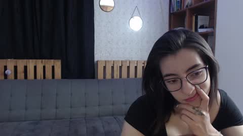 Snapshot of alicee_logan_ chatting on 02.06.25 alicee_logan_ online show from 02.06.25