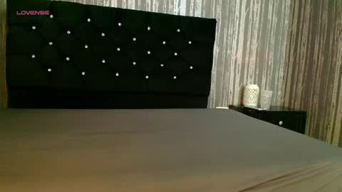 Snapshot of alicee_moonn chatting on 04.23.26 alicee_moonn online show from 04.23.26