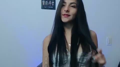 Snapshot of alicee_roos chatting on 01.15.25 Alice online show from 01.15.25