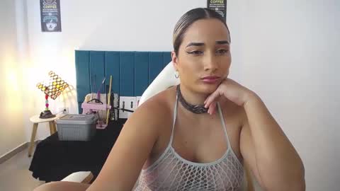 Alicia    1000 PM - 600 AM COLOMBIAN TIME online show from 10.03.25