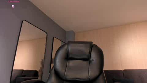 Snapshot of aliceharperx chatting on 02.24.25 Alice online show from 02.24.25