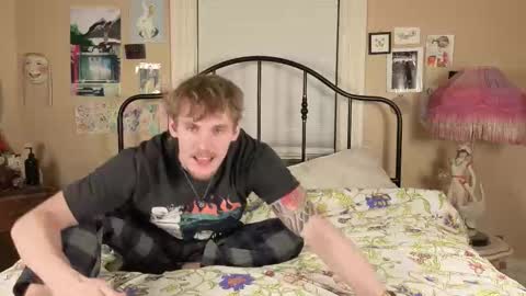 Snapshot of aliceinaceland chatting on 10.10.25 AliceInAceland online show from 10.10.25