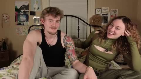 Snapshot of aliceinaceland chatting on 10.18.25 AliceInAceland online show from 10.18.25