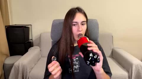 Snapshot of alicekollt chatting on 11.05.25 alicekollt online show from 11.05.25