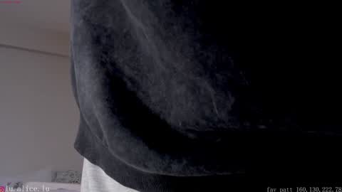 Snapshot of alicelu_ chatting on 02.08.25 Elle online show from 02.08.25