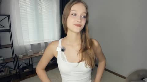 Snapshot of alicemelison chatting on 10.12.25 Serena online show from 10.12.25