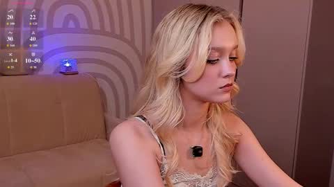Snapshot of alicemelison chatting on 05.05.26 Serena online show from 05.05.26