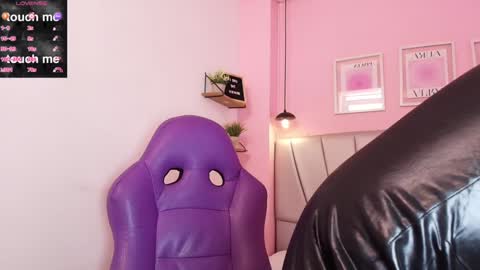alicemillerr_ online show from 12.02.24