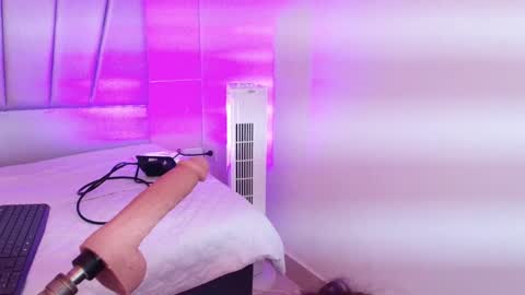 alicemillerr_ online show from 01.20.25