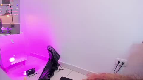 alicemillerr_ online show from 02.24.25