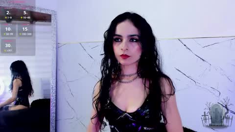 Snapshot of alicenoir_ chatting on 12.17.24 alicenoir_ online show from 12.17.24