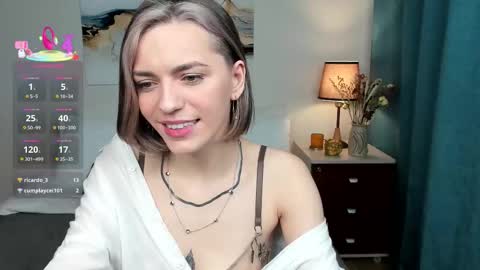 Snapshot of alicerivas chatting on 10.31.25 AliceRivas online show from 10.31.25