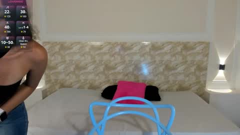 Snapshot of aliceross1 chatting on 10.09.25 AliceRoss online show from 10.09.25