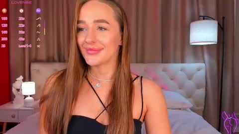 Snapshot of alicia_edwards chatting on 09.26.25 Mia online show from 09.26.25