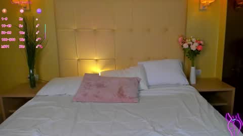 Snapshot of alicia_edwards chatting on 10.16.25 Mia online show from 10.16.25